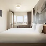 Teleport Hotel