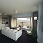 Teleport Hotel
