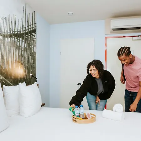Teleport Hotel