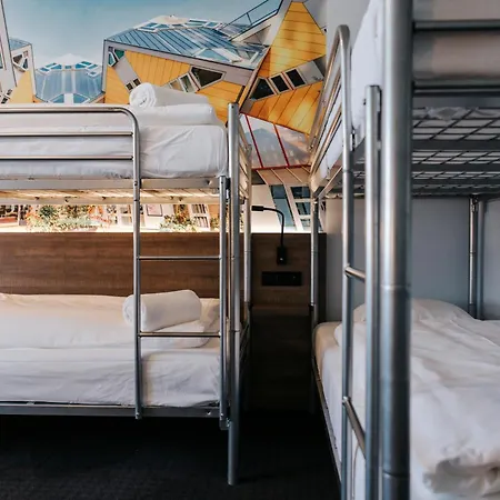 Teleport Hotel
